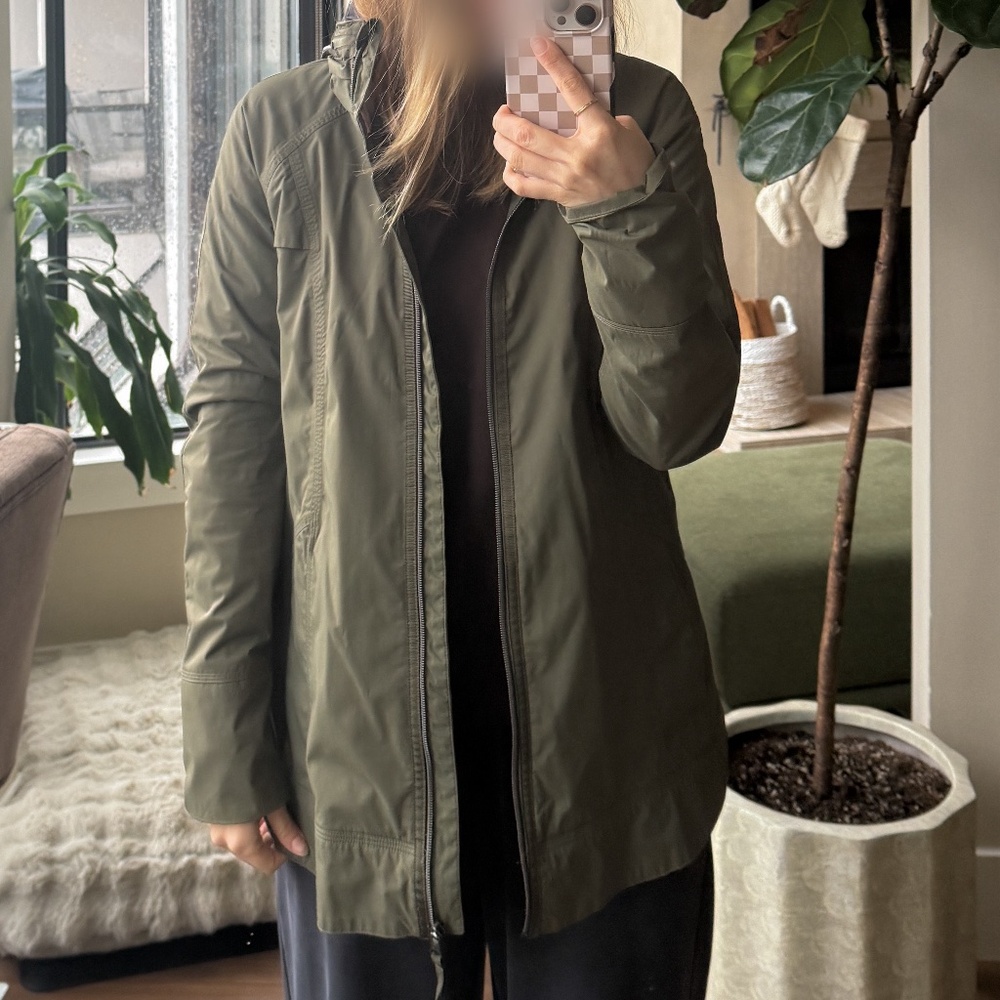 Lululemon fitted raincoat